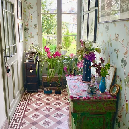La Maison Ancienne Bed & Breakfast *